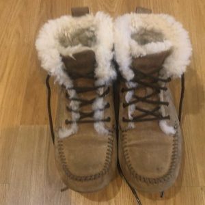 Used Ugg slipper size 6